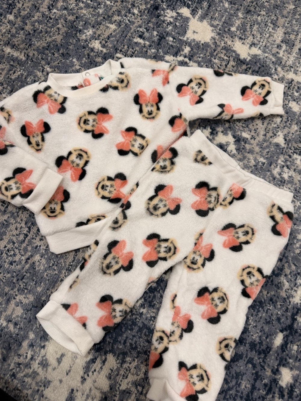 Baby Minnie Mouse Fuzzy Set